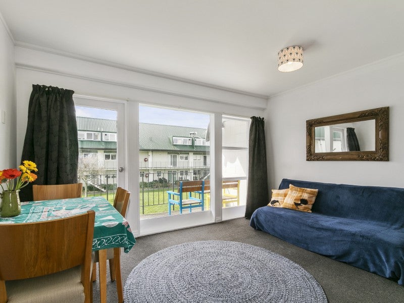 6/19 Britannia Street, Petone, Lower Hutt - Carousel 1