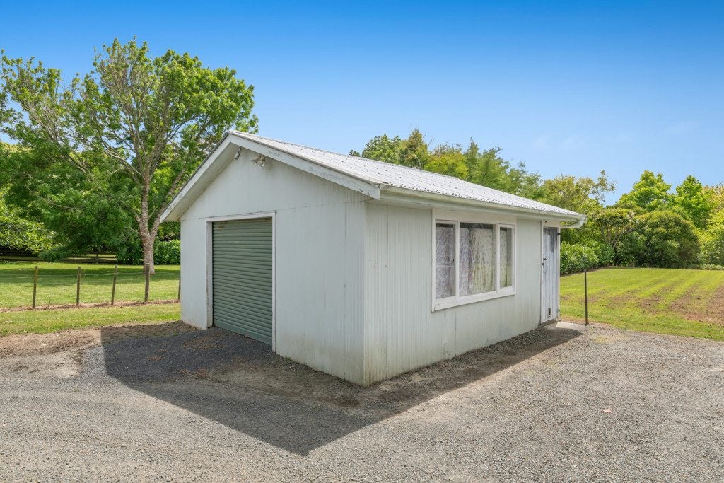 35 Peak Road, Helensville - Carousel 18