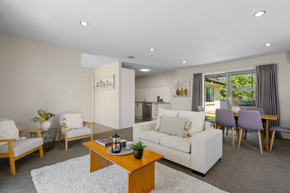 33 Alpers Ridge, Leamington, Cambridge - Carousel 2