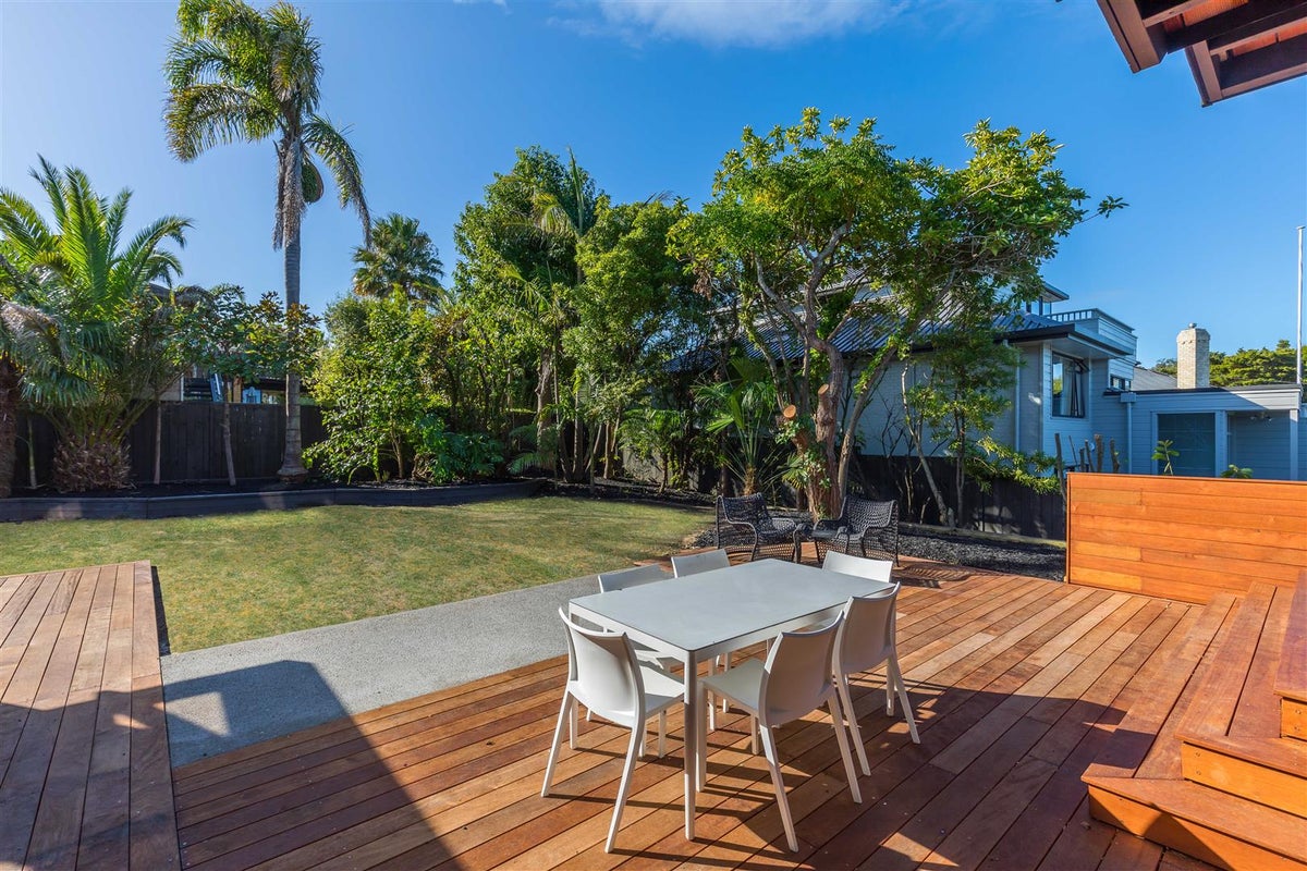 8 View Road, Campbells Bay, Auckland - Carousel 2