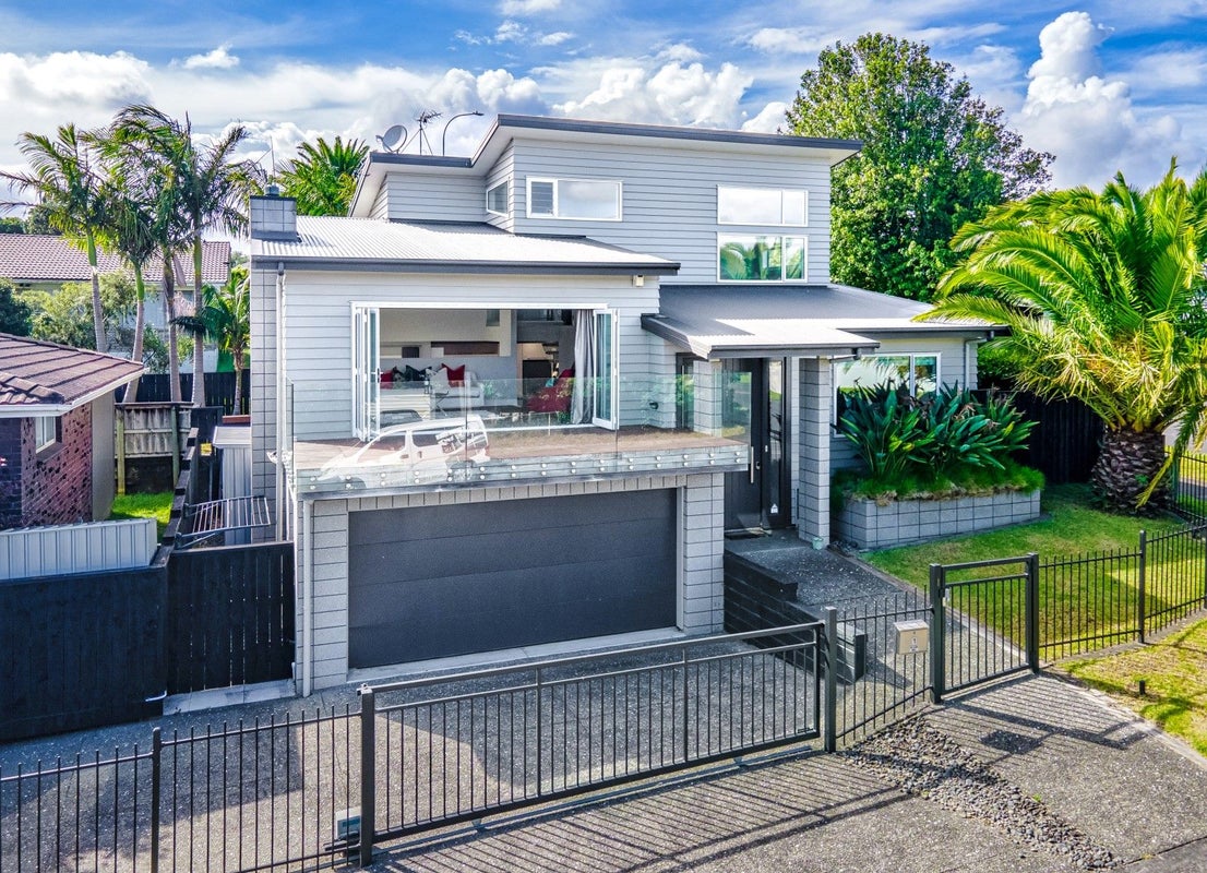 1 Cosy Place, Howick, Auckland - Carousel 1