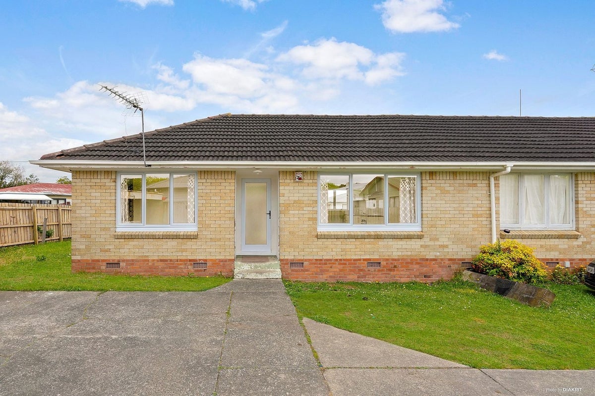 3/4 Fleming Street, Manurewa East, Auckland - Carousel 2