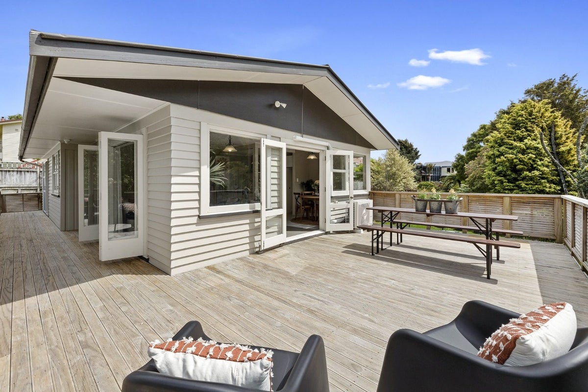 49A Waiwaka Terrace, Strandon, New Plymouth - Carousel 2