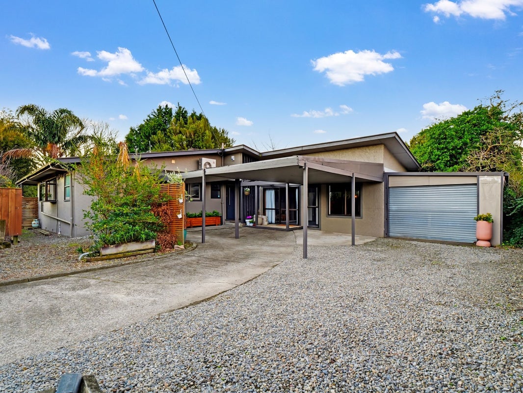 1 Maxwells Line, Awapuni, Palmerston North - Carousel 38