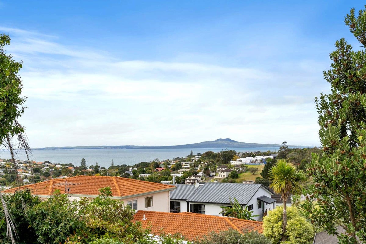 2/21 Calypso Place, Rothesay Bay, Auckland - Carousel 1