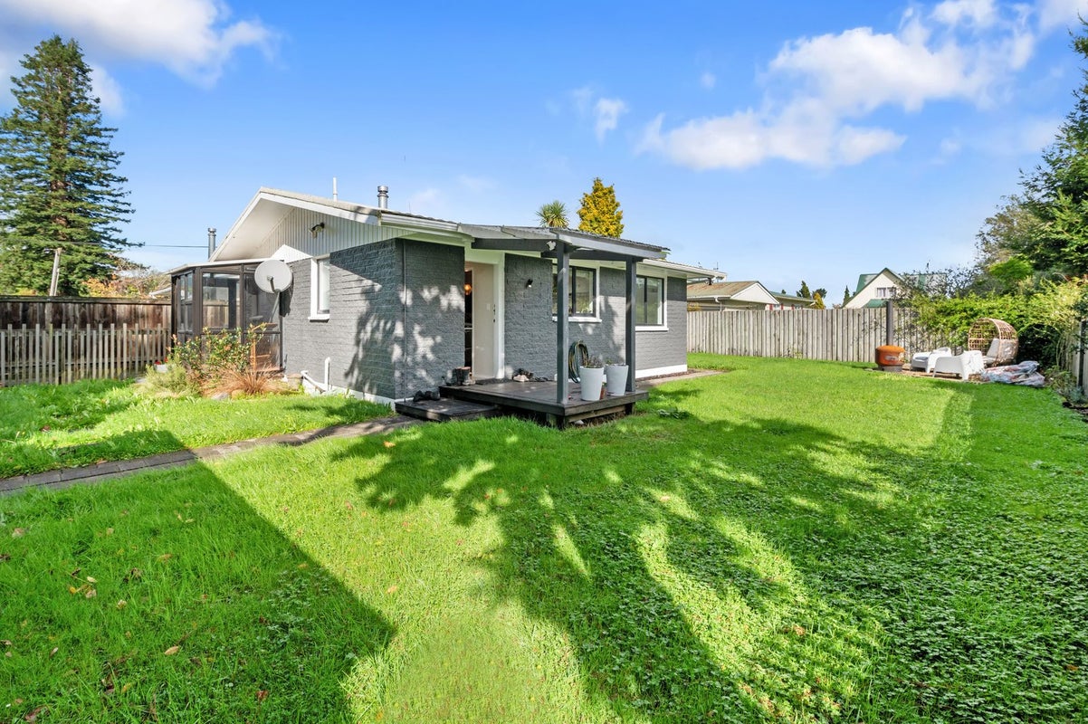 8B Wyndham Road, Hannahs Bay, Rotorua - Carousel 1