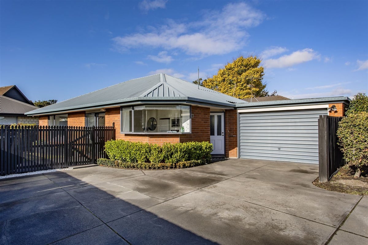 1/14 Innisfree Place, Northwood, Christchurch - Carousel 1