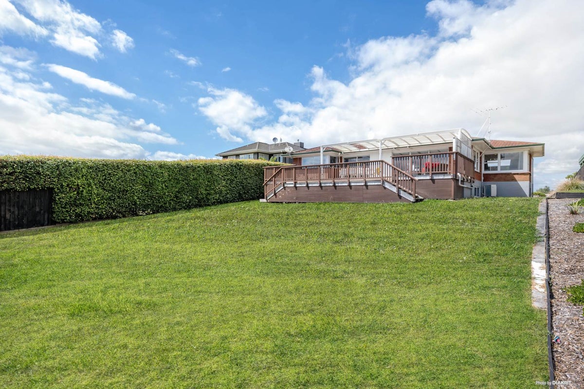 5 Karaka Road, Beachlands, Auckland - Carousel 1