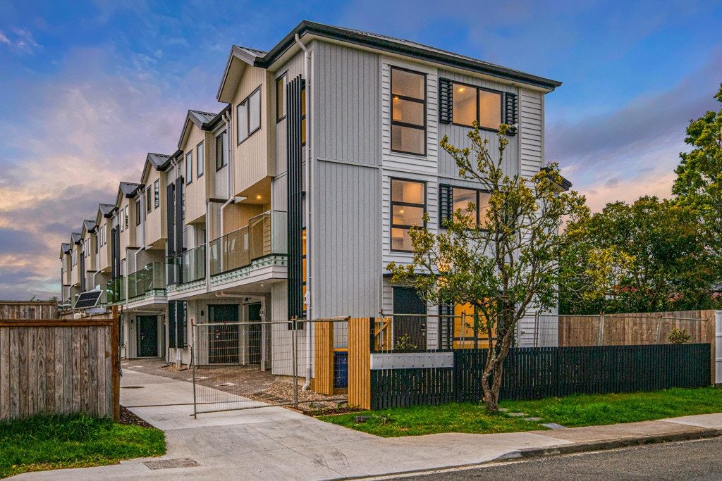 5/17 Kingdale Road, Henderson, Auckland - Carousel 23