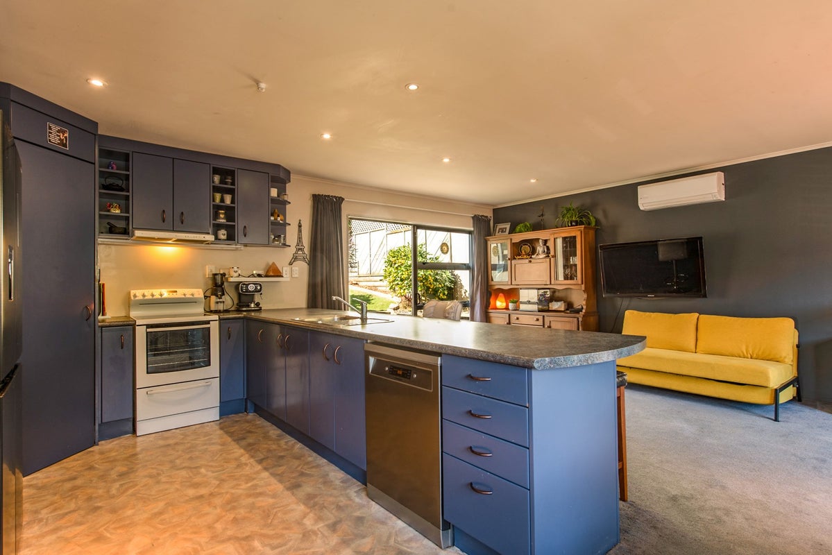 3 Fitzgerald Place, Karori, Wellington - Carousel 2