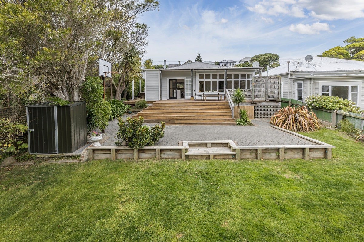 86 Waipapa Road, Hataitai, Wellington - Carousel 1