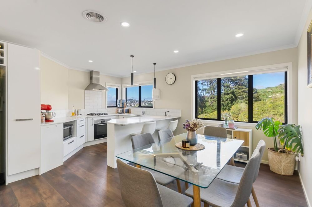 77 Erlestoke Crescent, Churton Park, Wellington - Carousel 1
