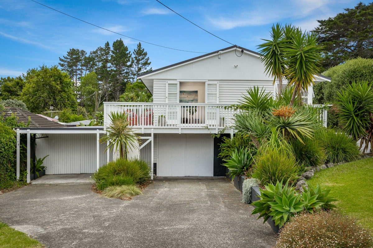 121 Taikata Road, Te Atatu Peninsula, Auckland - Carousel 1