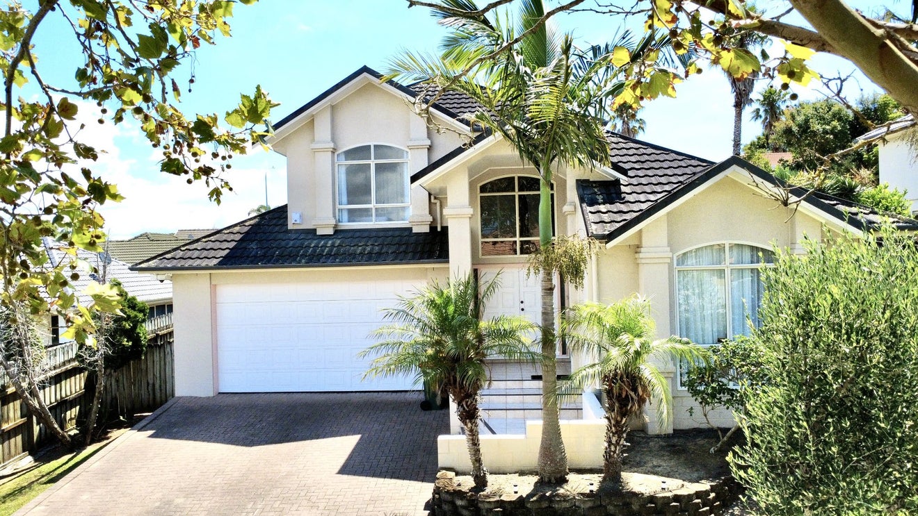 19 Belgate Place, Somerville, Manukau - Carousel 1