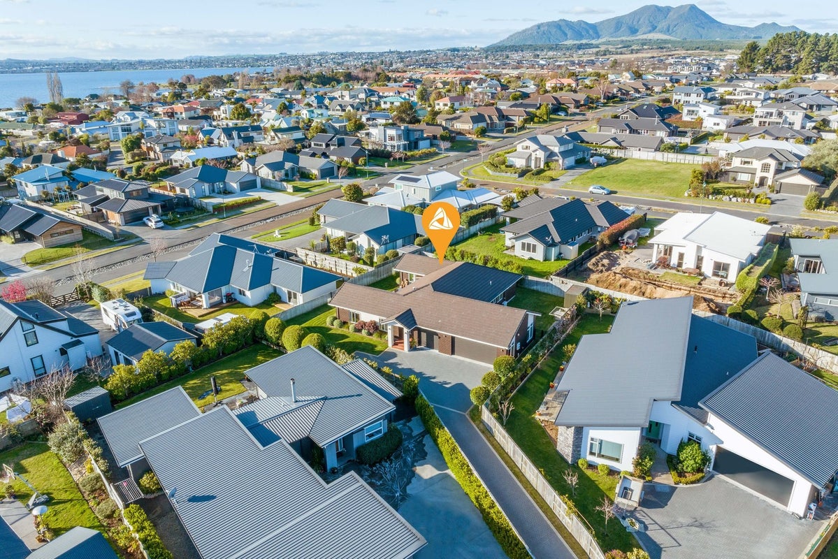 11 Waianiwa Dell, Wharewaka, Taupo - Carousel 2