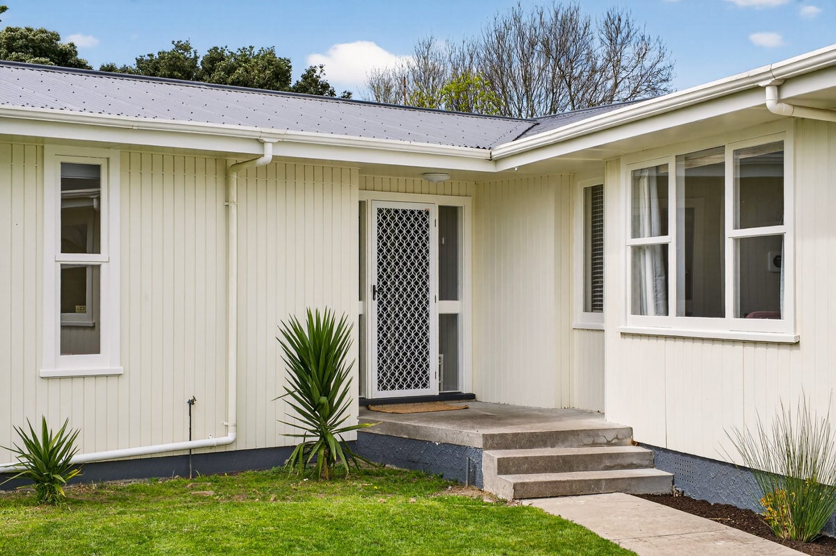 16 Seymour Road, Inner Kaiti, Gisborne - Carousel 2