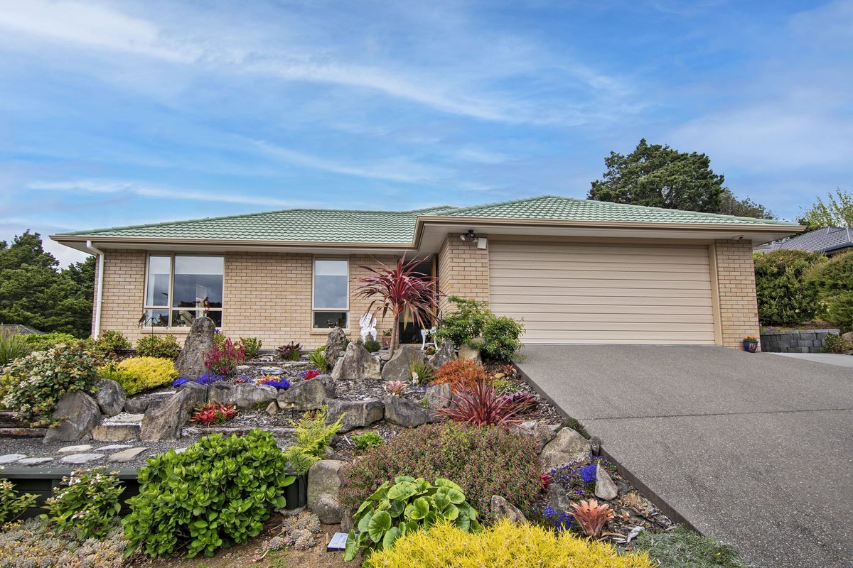 16 Lochiel Place, Kamo, Whangarei - Carousel 2