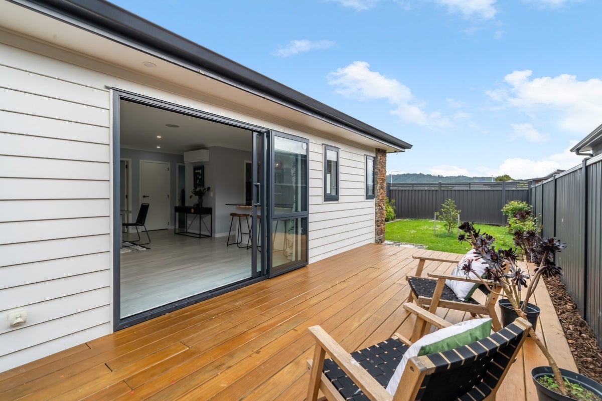 11 Salisbury Crescent, Wallaceville, Upper Hutt - Carousel 2