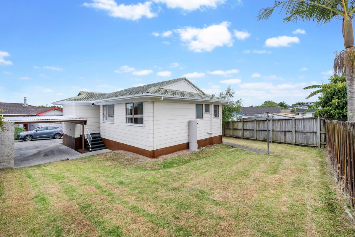1/11 Charntay Avenue, Clover Park, Auckland - Carousel 2