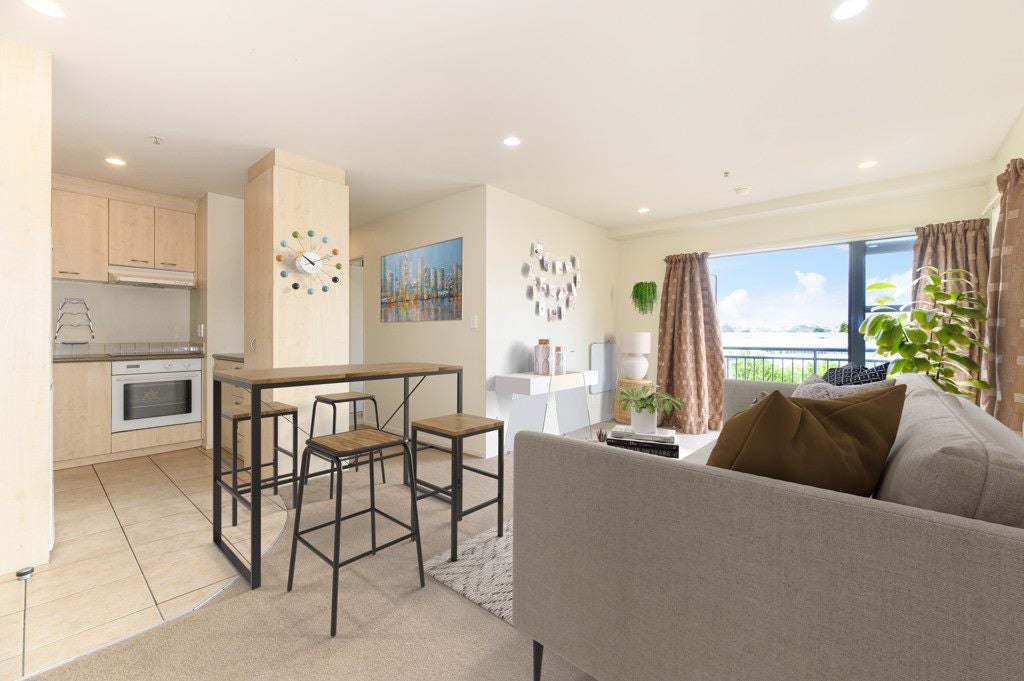 3I/10 Crown Lynn Place, New Lynn, Auckland - Carousel 2