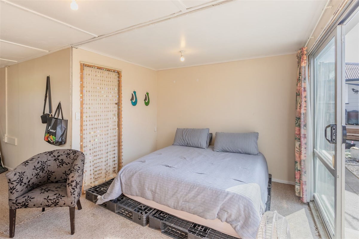 18 Neal Crescent, Onekawa, Napier - Carousel 20