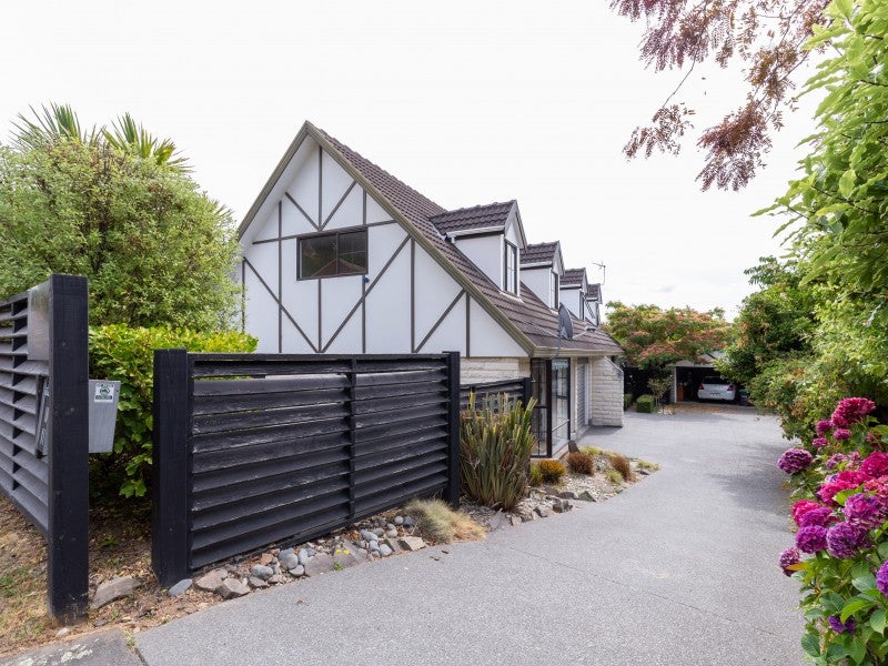 1/10 Parklands Drive, Huntsbury, Christchurch - Carousel 1