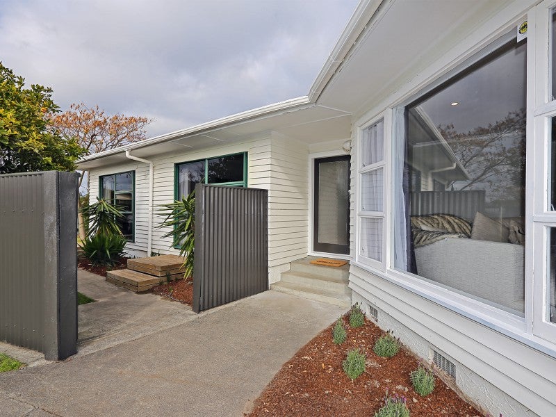 6 Magdalen Crescent, Pirimai, Napier - Carousel 1