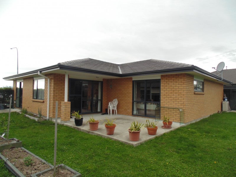 176 Pacific Drive, Fitzherbert, Palmerston North - Carousel 2