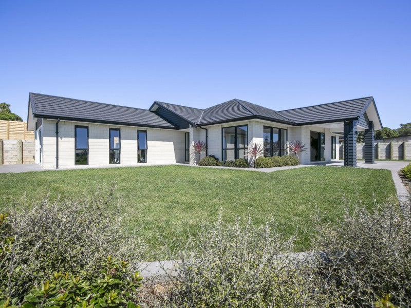 2 Oakmont Crescent, Waiwhakaiho, New Plymouth - Carousel 1