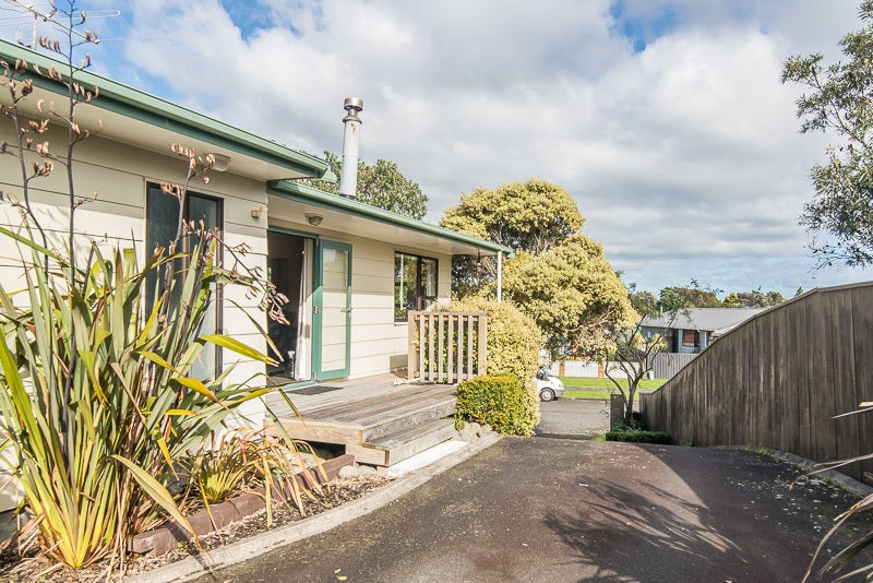 31 Eruini Street, Waikanae Beach, Waikanae - Carousel 1