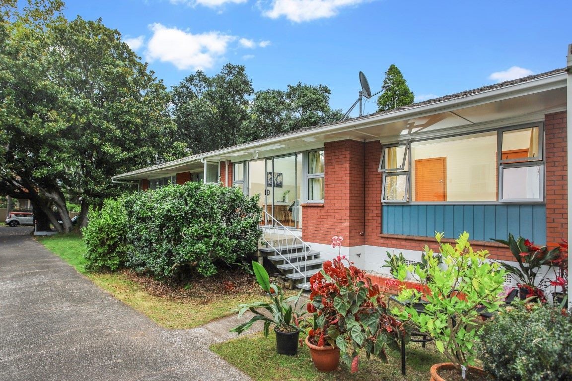 2/21 Woodside Road, Mount Eden, Auckland - Carousel 1