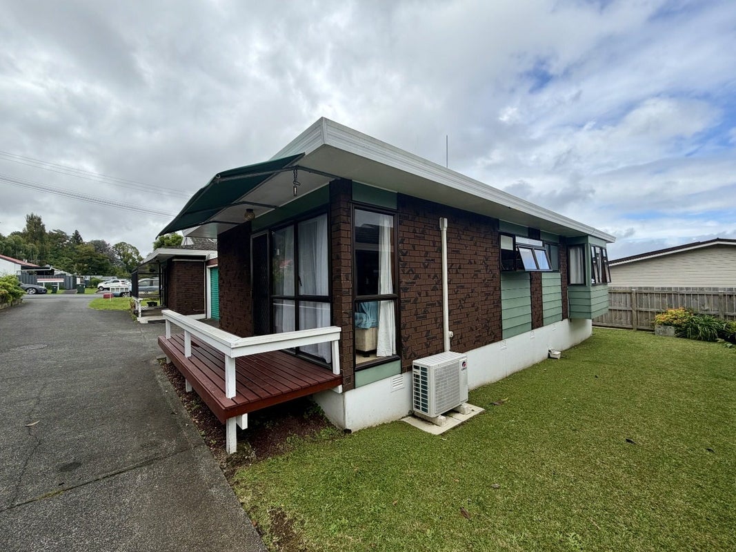 2/15 Selwyn Avenue, Avenues, Whangarei - Carousel 1