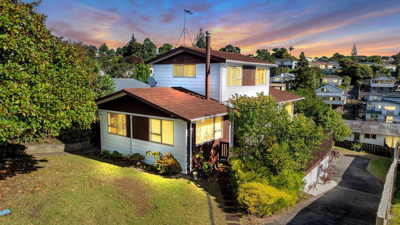 16 Pavola Grove, Glenfield, Auckland - Carousel 2