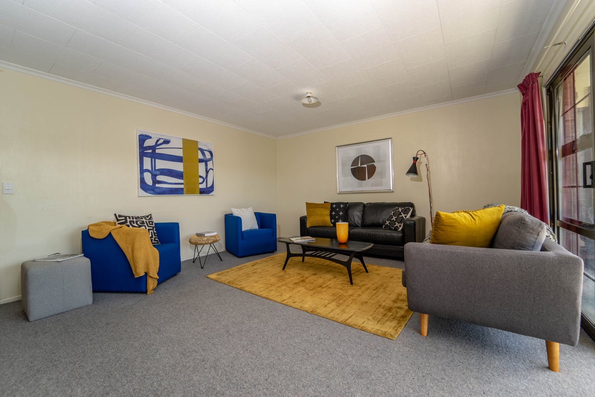 39 Farnham Drive, Richmond - Carousel 2