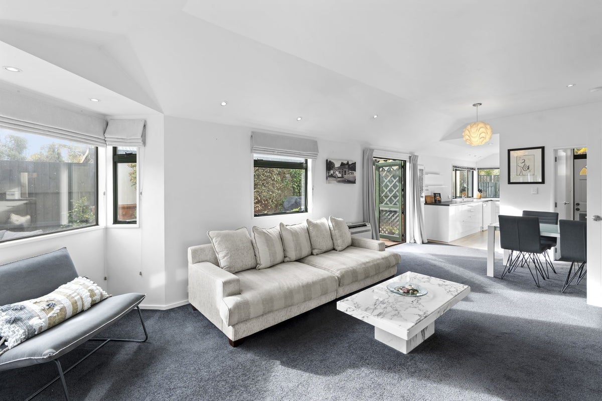6A Saint Leonards Square, Sumner, Christchurch - Carousel 2