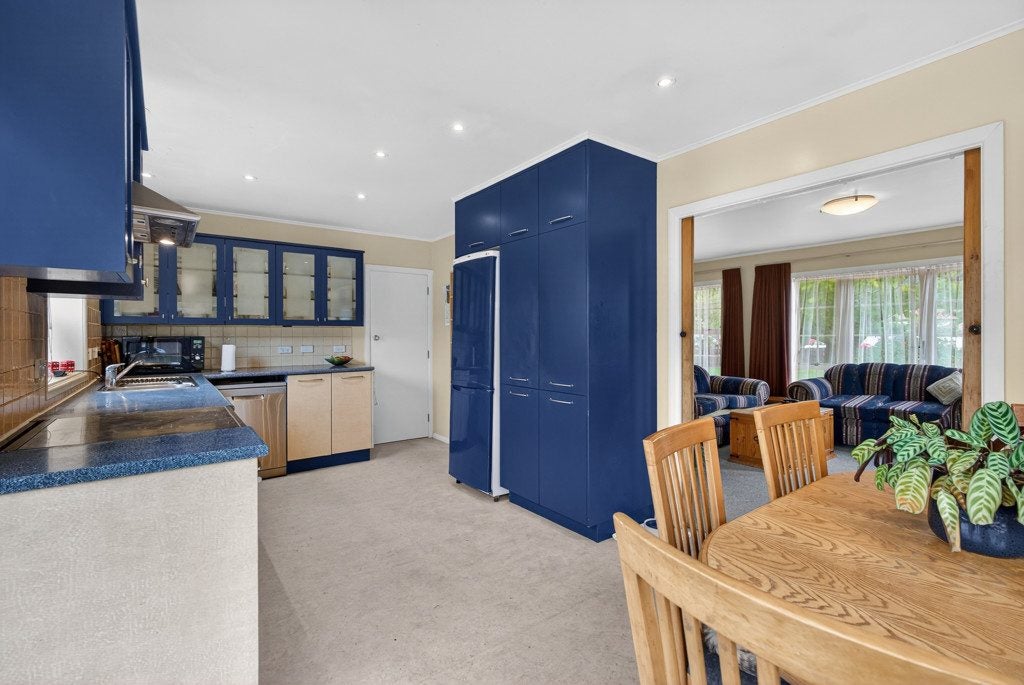 18 Edmonds Street, Wainuiomata, Lower Hutt - Carousel 2