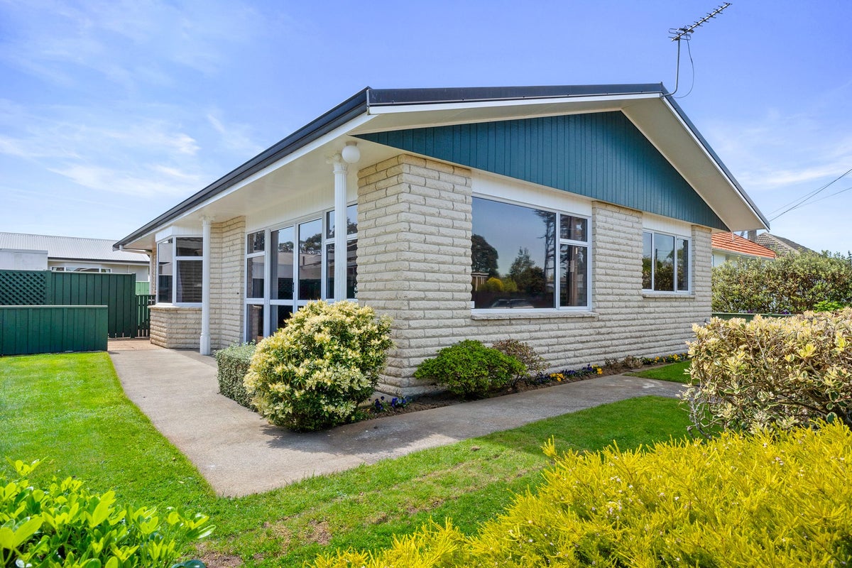 3 Karaka Street, Merrilands, New Plymouth - Carousel 1