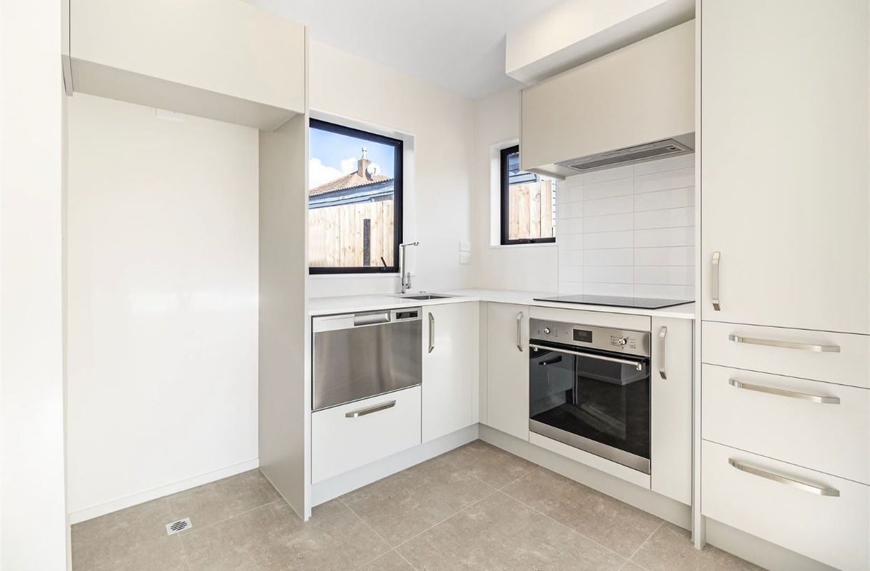 8/110 Kervil Avenue, Te Atatū Peninsula, Auckland - Carousel 2