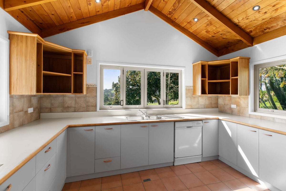 1175 South Head Road, Helensville - Carousel 1