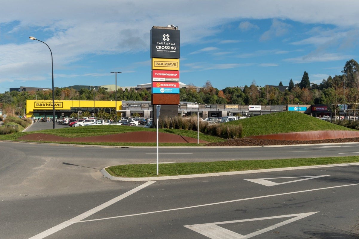 1 Tarn Close, Pyes Pa, Tauranga - Carousel 23