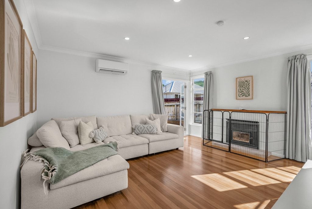 121 Thackeray Street, Trentham, Upper Hutt - Carousel 2