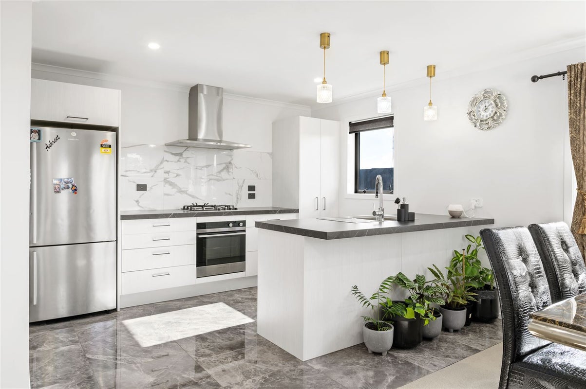 18 Kimbolton Street, Rototuna North, Hamilton - Carousel 2