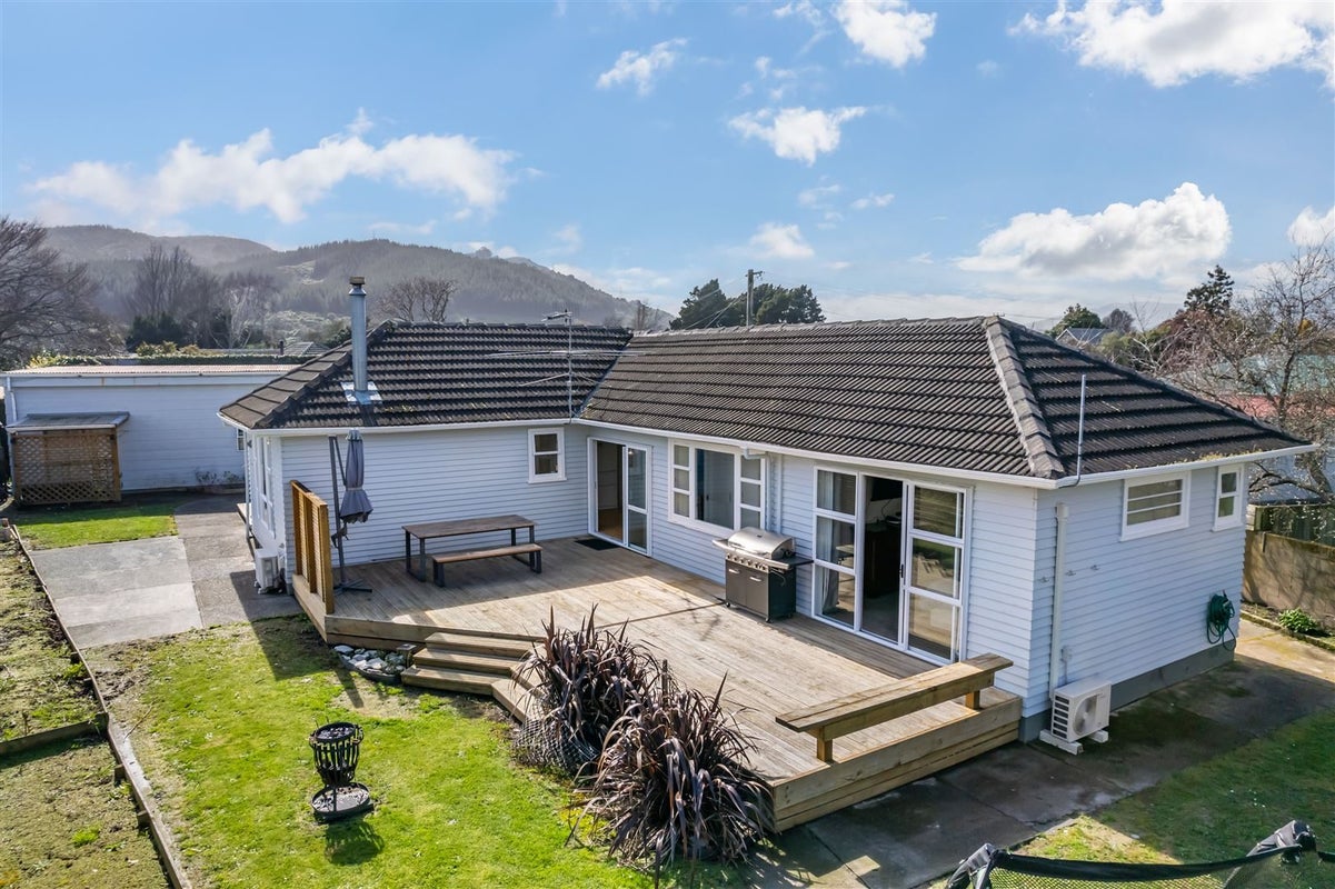 140 McLeod Street, Elderslea, Upper Hutt - Carousel 2