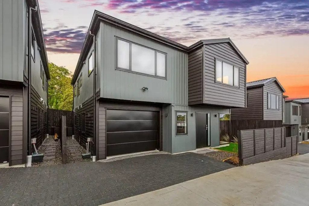 56C Donovan Avenue, Massey, Auckland - Carousel 1