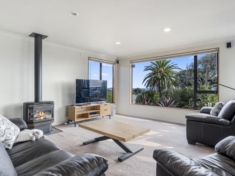 12B Rimu Street, Strandon, New Plymouth - Carousel 2