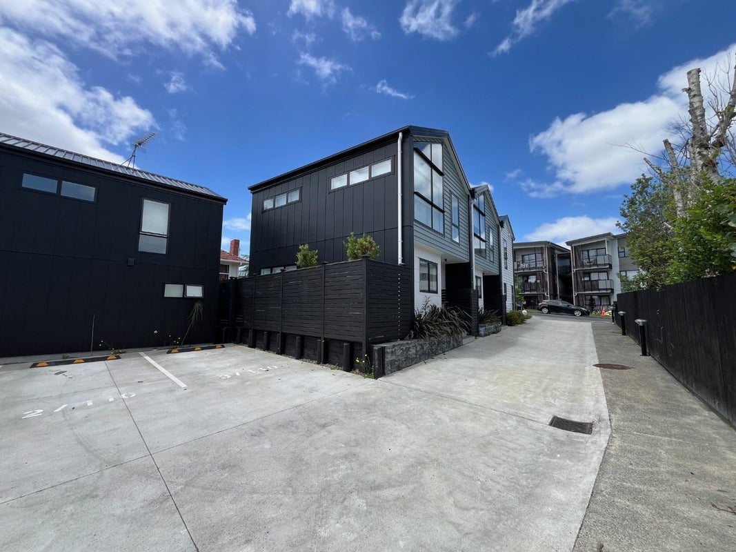 2/110 Kervil Avenue, Te Atatu Peninsula, Auckland - Carousel 2