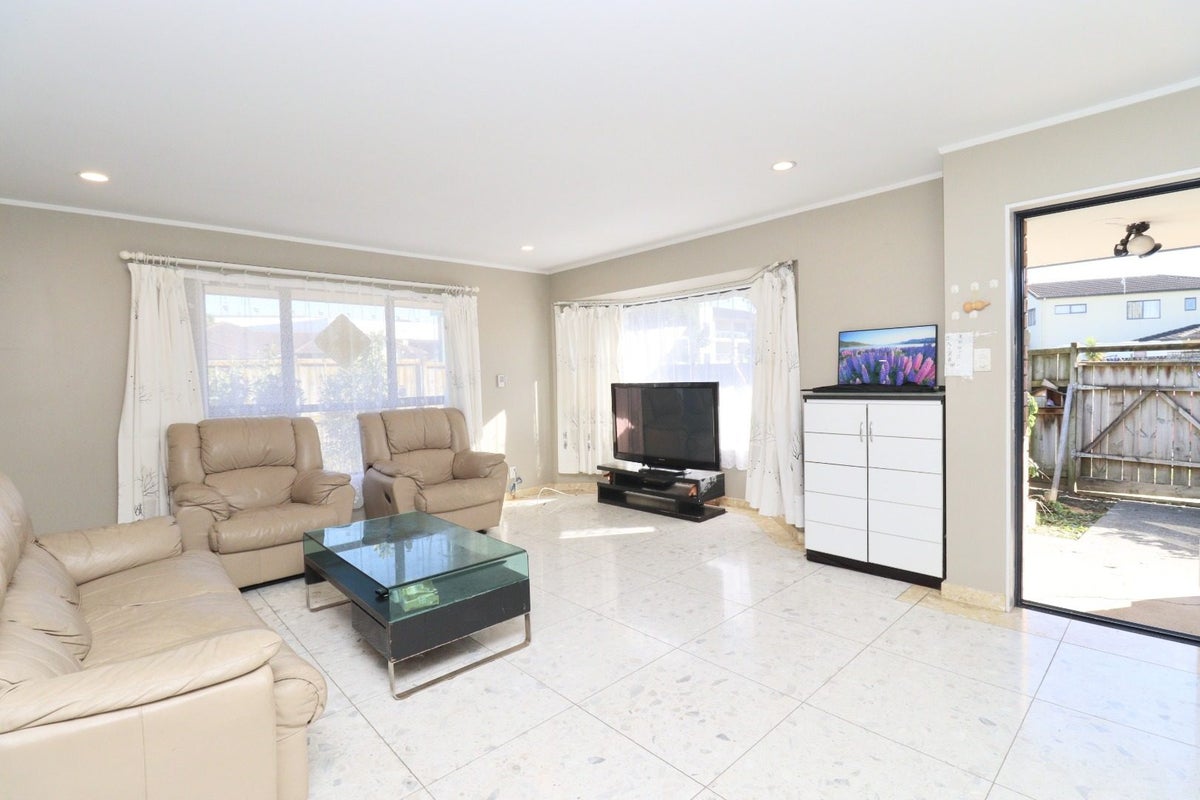 1 Eroni Clarke Close, Flat Bush, Auckland - Carousel 2