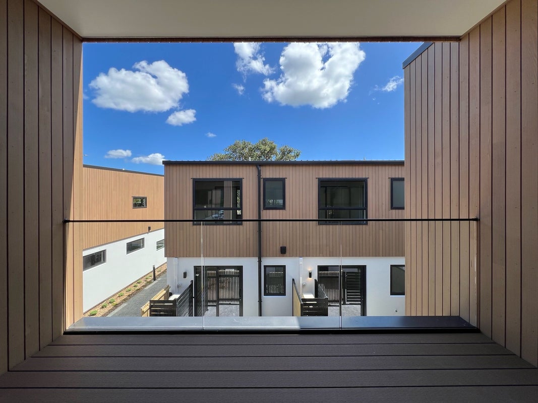 10/92 Cambridge Terrace, Waterloo, Lower Hutt - Carousel 1