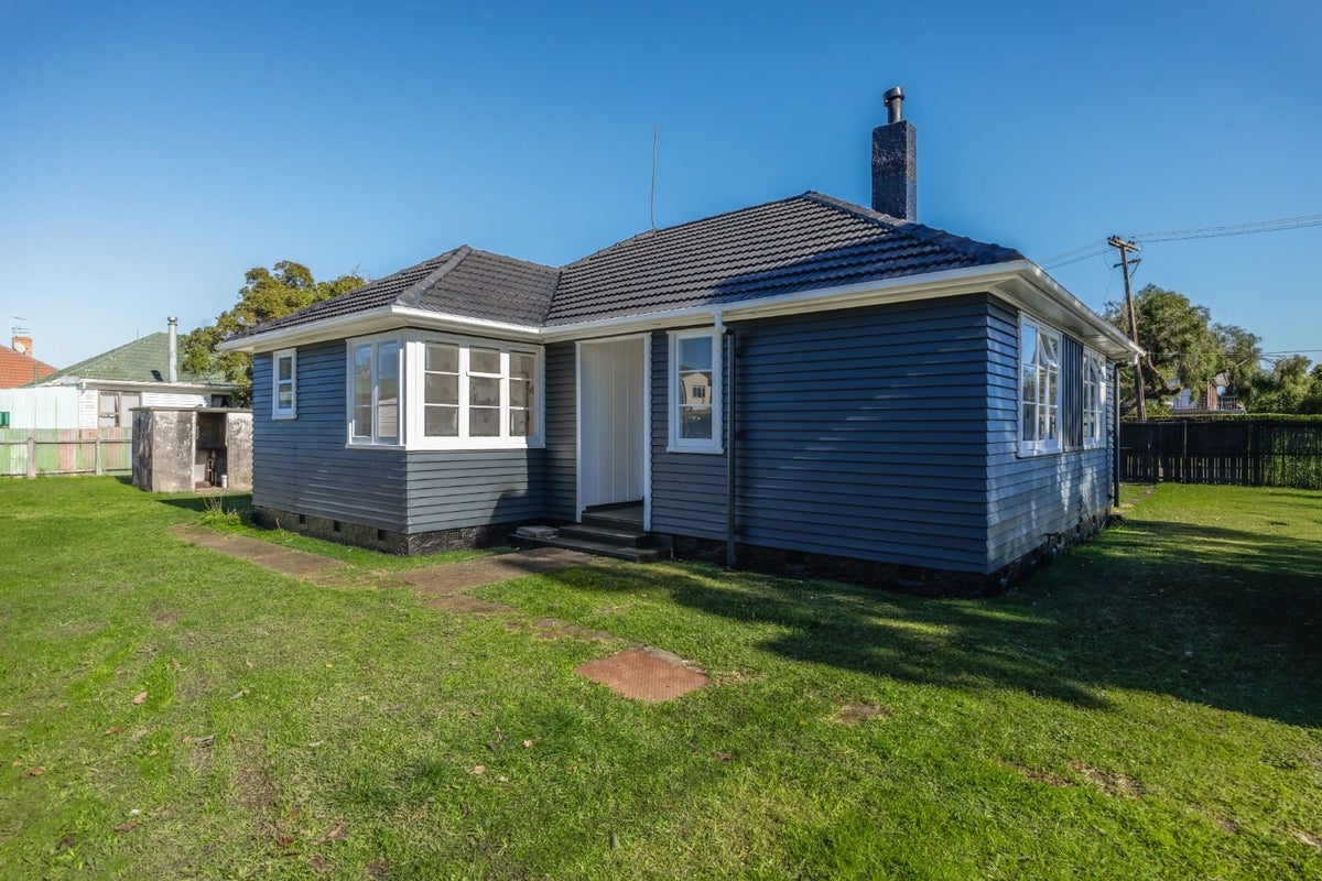 107 Point England Road, Point England, Auckland - Carousel 1