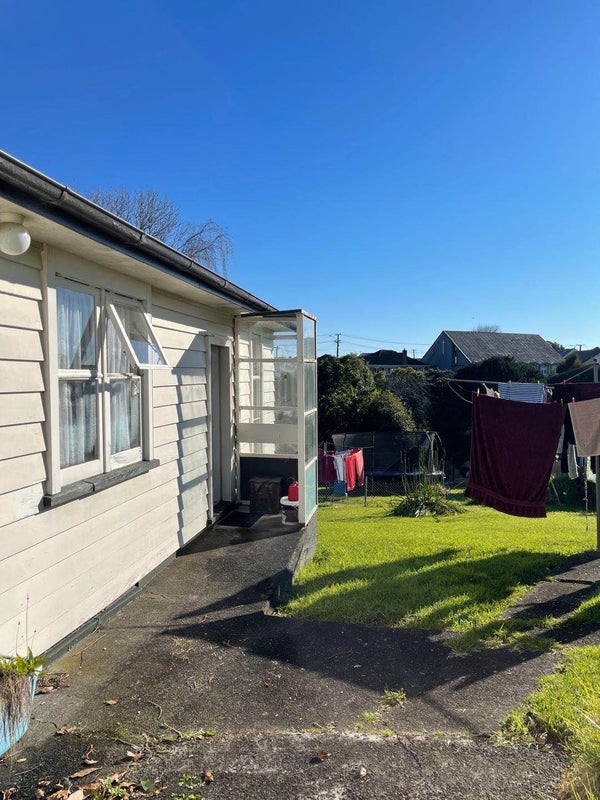 8 Exminster Street, Blockhouse Bay, Auckland - Carousel 2